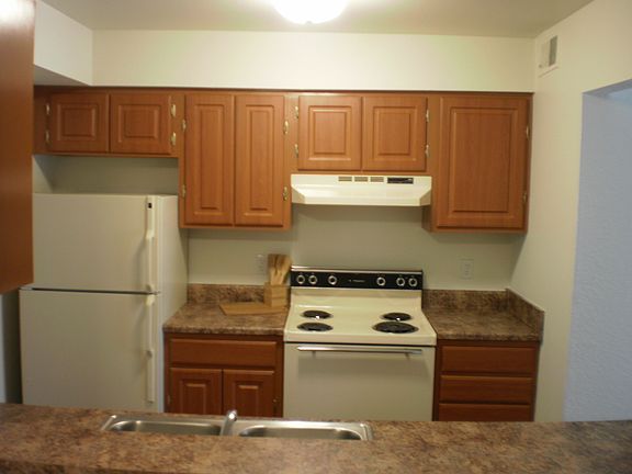 3rd image of 1060 Pinegrove Dr APT 103