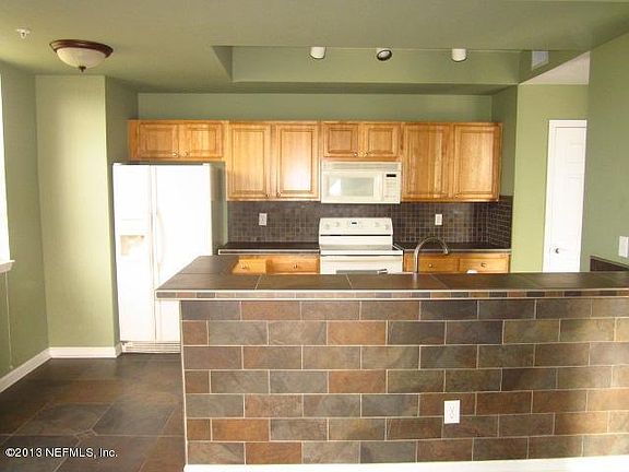 3rd image of 10075 N Gate Pkwy #1210