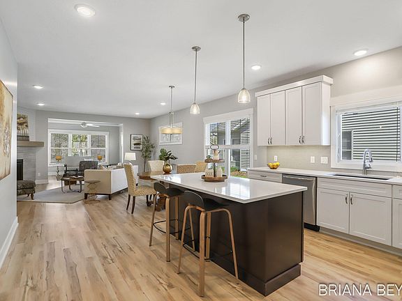 4th image of 1012 Maplewood Ct