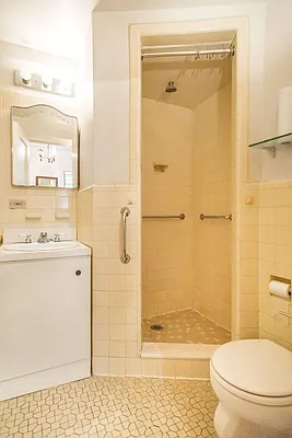 Sold by Century 21 Metropolitan | media 17