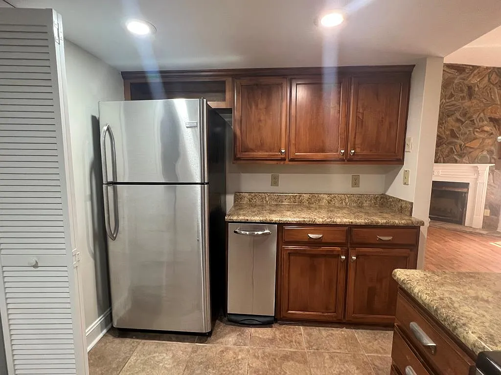 3 bed, 3.0 bath, 1460 sqft, $1,395 — Photo 4