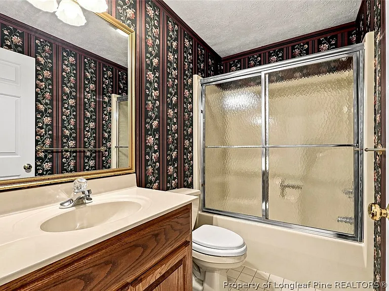 709 Essex Ct — Photo 20