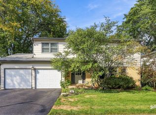 4 W Suffield Dr, Arlington Heights, IL 60004