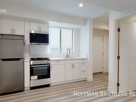 3rd image of 947 W Adams Blvd #38