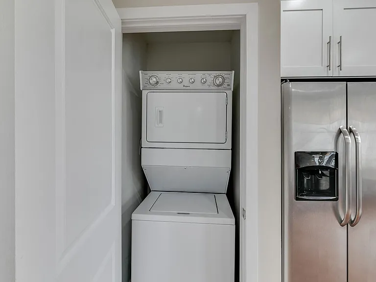 549 Armstrong St #302 — Photo 8