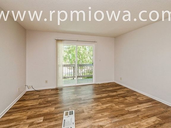 4th image of 2056 NW Hickory Ln