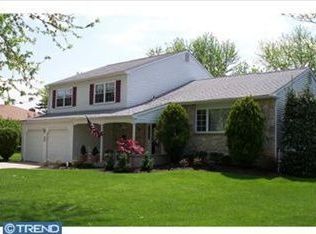 33 Lancelot Ln, Mount Laurel, NJ 08054