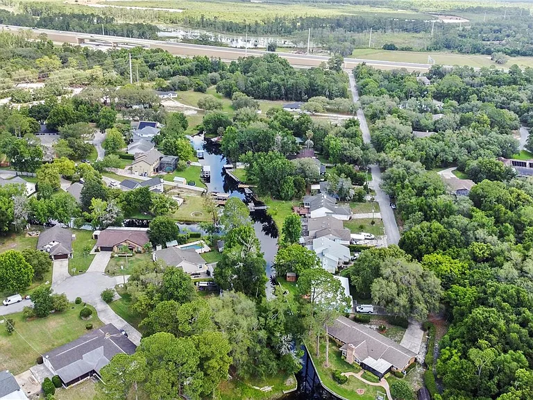 240 Maureen Dr — Photo 33