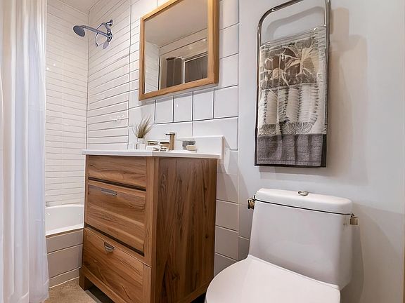 4th image of 2205 3rd Ave APT 10C