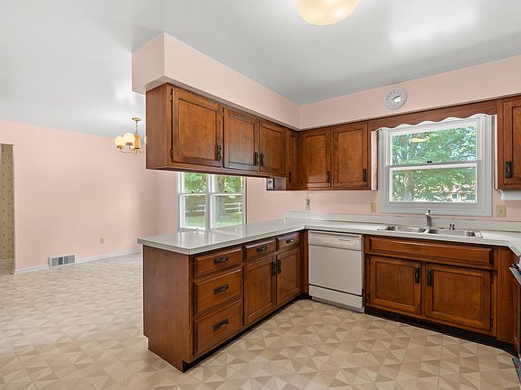 4th image of 6125 Enola Ave