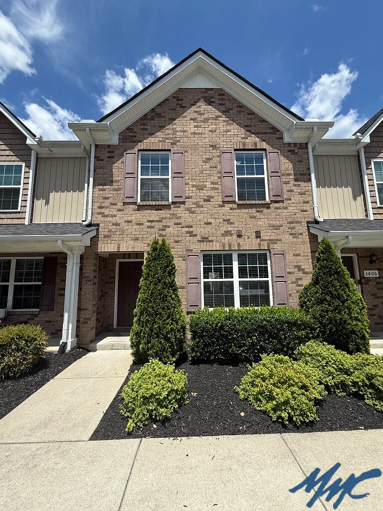 3 bed, 2.5 bath, 1360 sqft, $1,695 — Photo 1