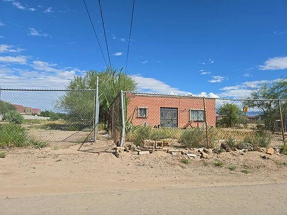 3rd image of 810 W 24th St