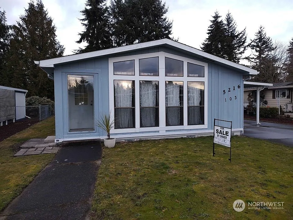 5216 Yakima Lane SE photo 1