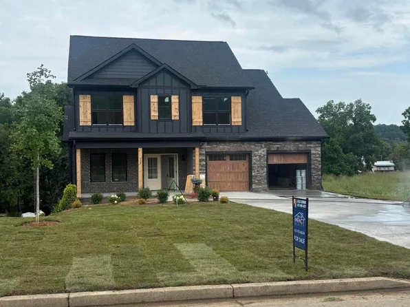 579 Carroll Creek Rd, Johnson City, TN 37601