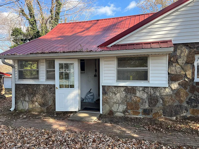 9815 Lick Creek Rd — Photo 3