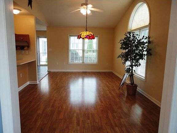 4th image of 14 Lincoln Dr #14