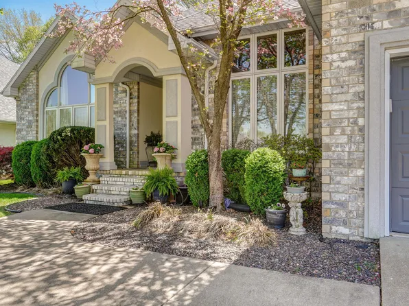 2281 S Celebration Avenue, Springfield, MO 65809