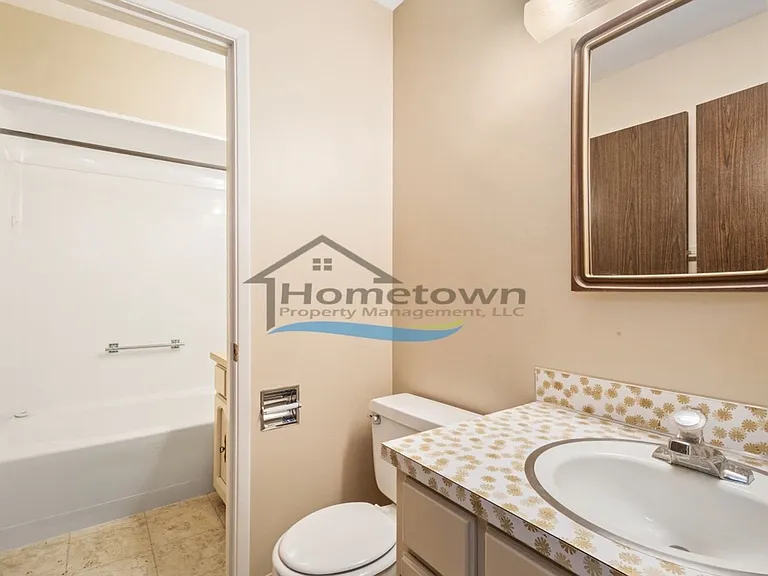 2432 & 2433 E Stowe Ct — Photo 40