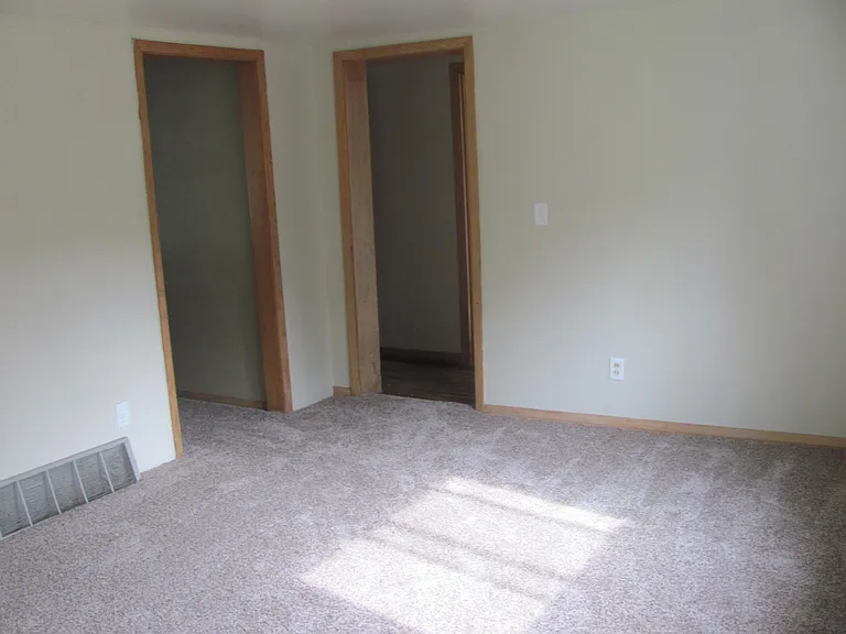 1718 Dyke Ave — Photo 12