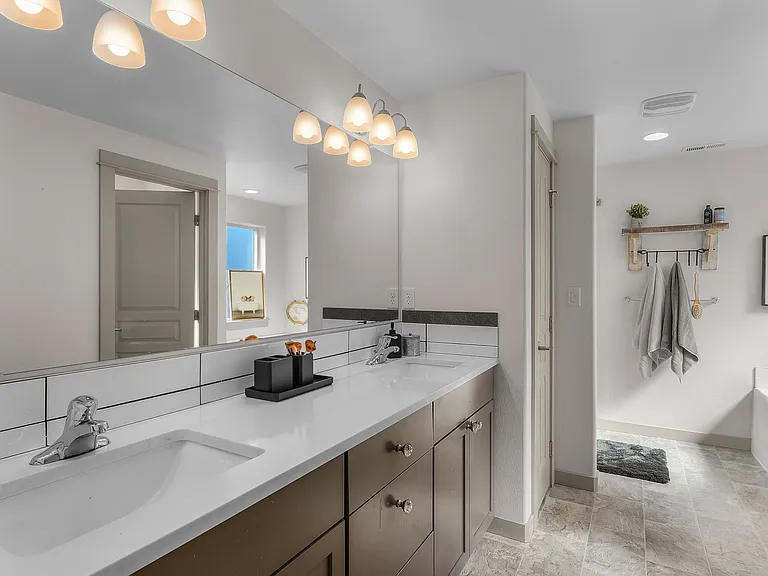 4476 SW Salmon Pl — Photo 16