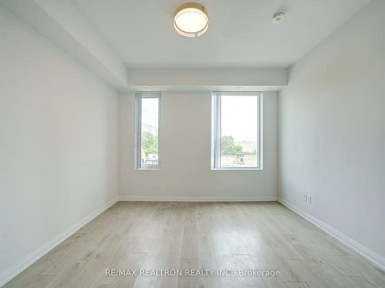 1050 Portage Pkwy #Townhouse 33 — Photo 22