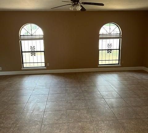 4th image of 15615 Summer Briar Ct