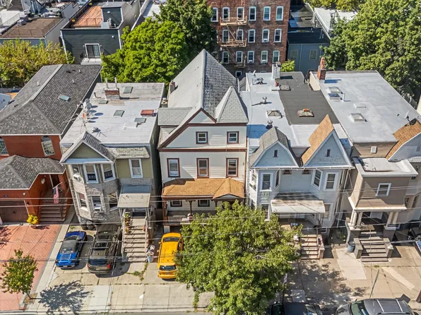 41 Garrison Avenue image 2 of 39