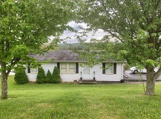 110 Roydon St, Pounding Mill, VA 24637