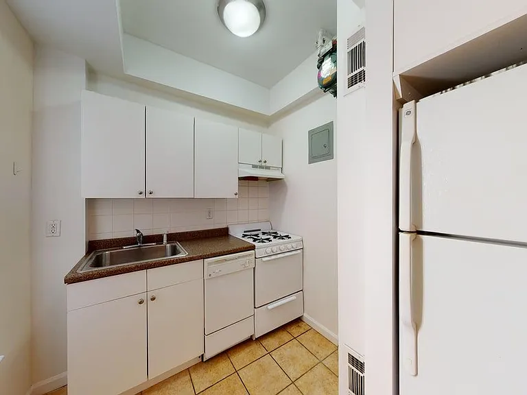 227 Riverside Dr #4A — Photo 7