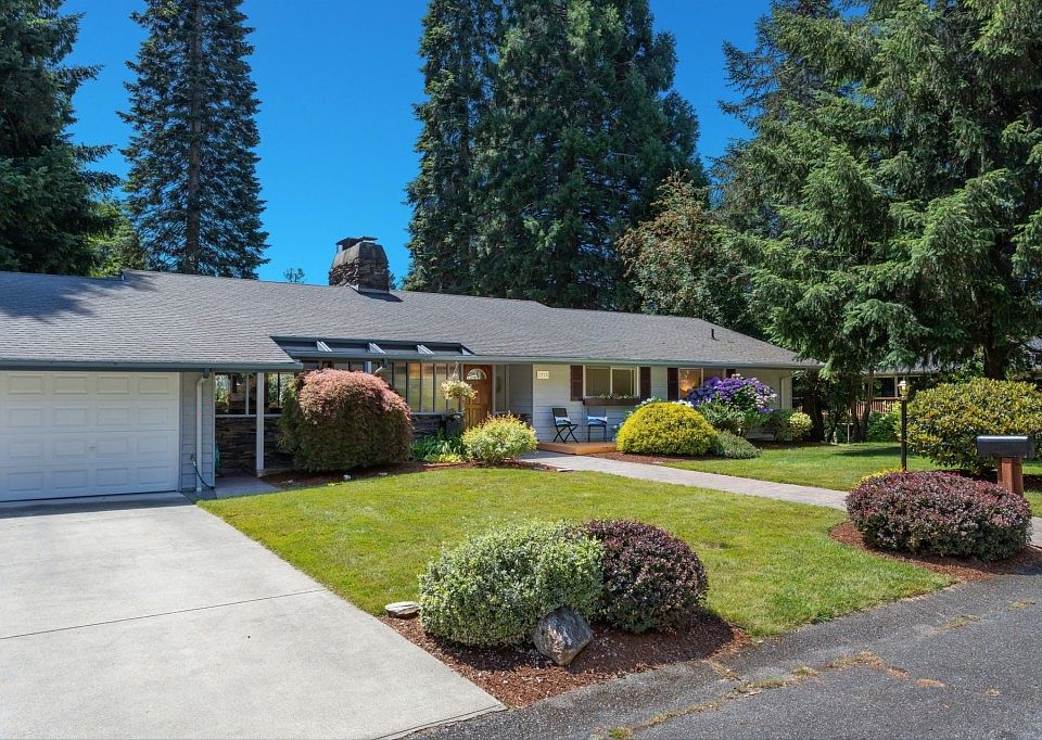 1st image of 1915 Holiday Cir SE