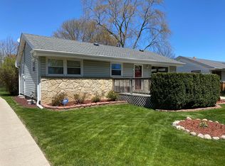 8126 W Lynmar Ter, Milwaukee, WI 53222