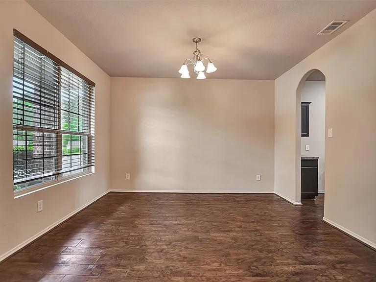 11426 Noble Ct — Photo 4