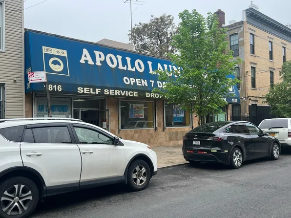 1812 Putnam Avenue image 1 of 3