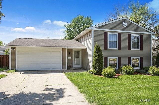1st image of 34 Vantroba Dr
