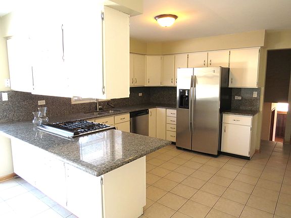 4th image of 6427 W 92nd St