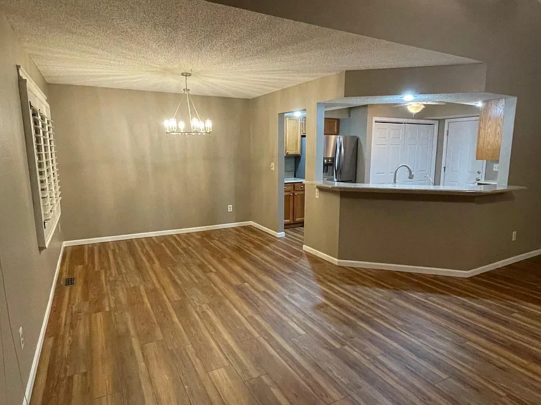 115 Spirea Point — Photo 12