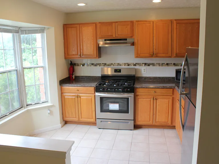 10 Crystal Rock Ct — Photo 3