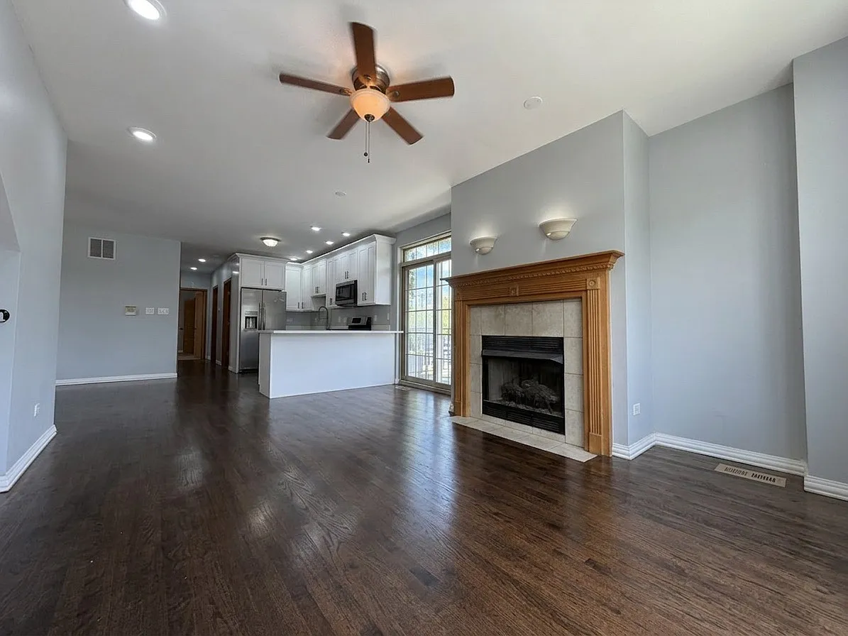 Building Photo - 2702 W Warren Blvd #1