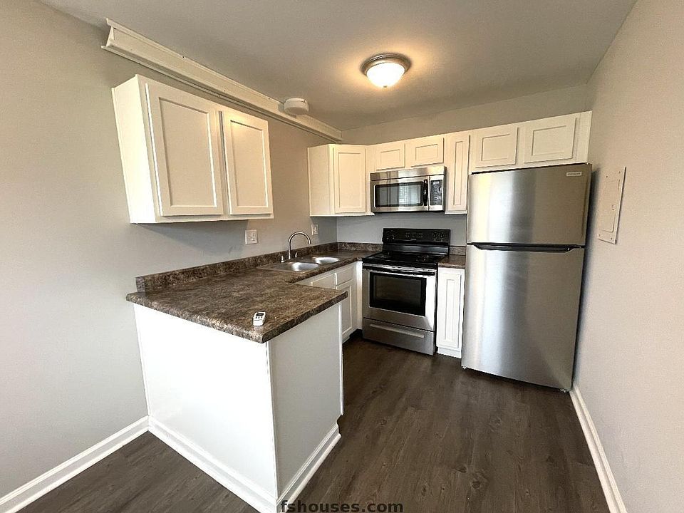 1st image of 9124 E 10th St #1