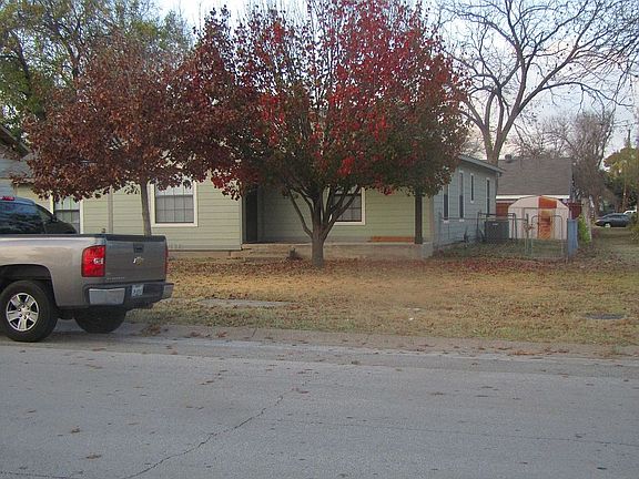 3rd image of 1205 Lakeside Dr
