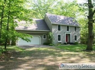 4018 Oxford Dr, Leland, MI 49654