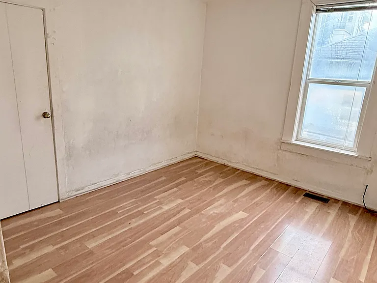 527 S Sullivan St — Photo 15