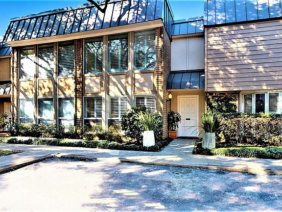 2nd image of 8976 Chatsworth Dr