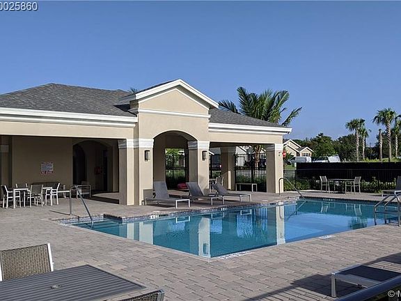 3rd image of 3014 NE Skyview Ln