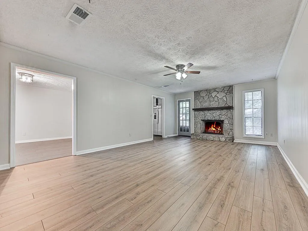 3 bed, 2.0 bath, 1416 sqft, $2,150 — Photo 4