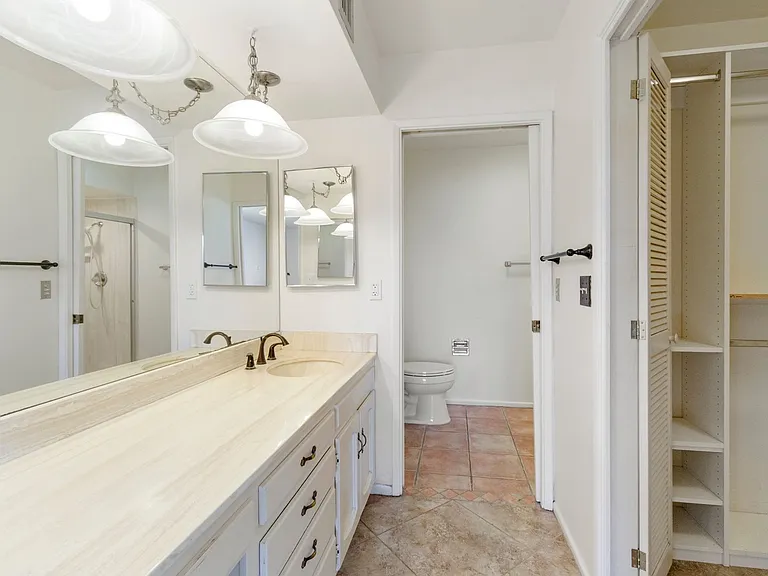 524 N Dodge Blvd — Photo 22