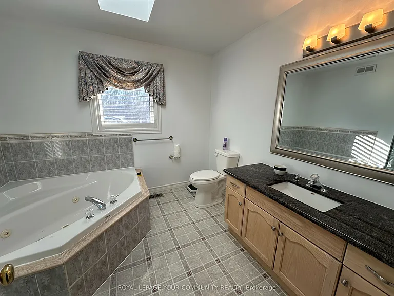 203 Lake Dr E — Photo 31