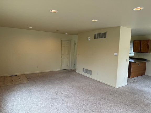 2nd image of 2624 Graceland Dr