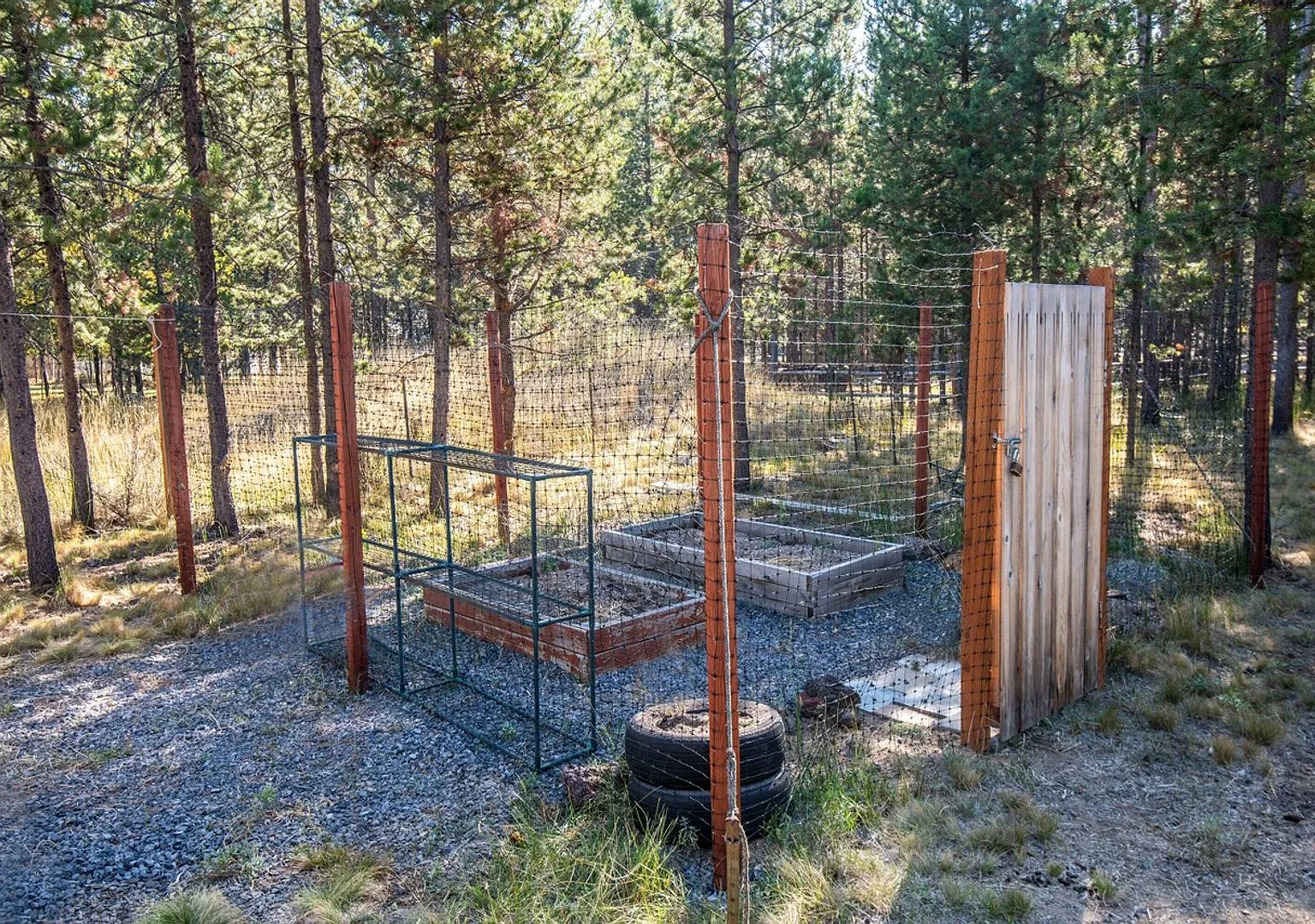 Custom Home Close to Big Deschutes — Photo 3