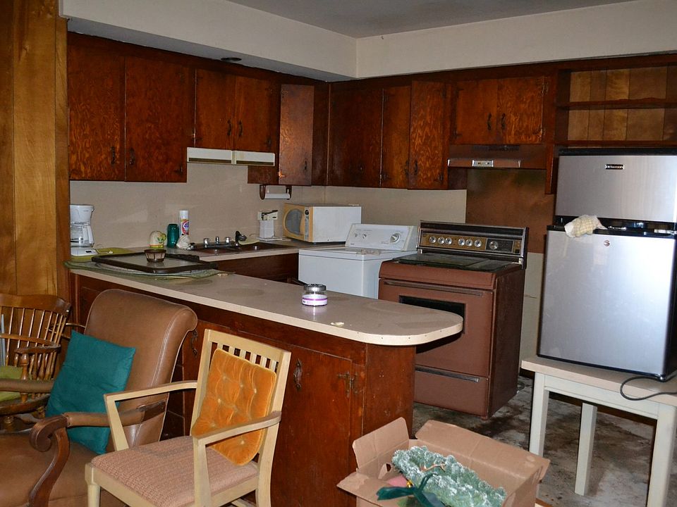 1st image of 877 S Palmer Ave